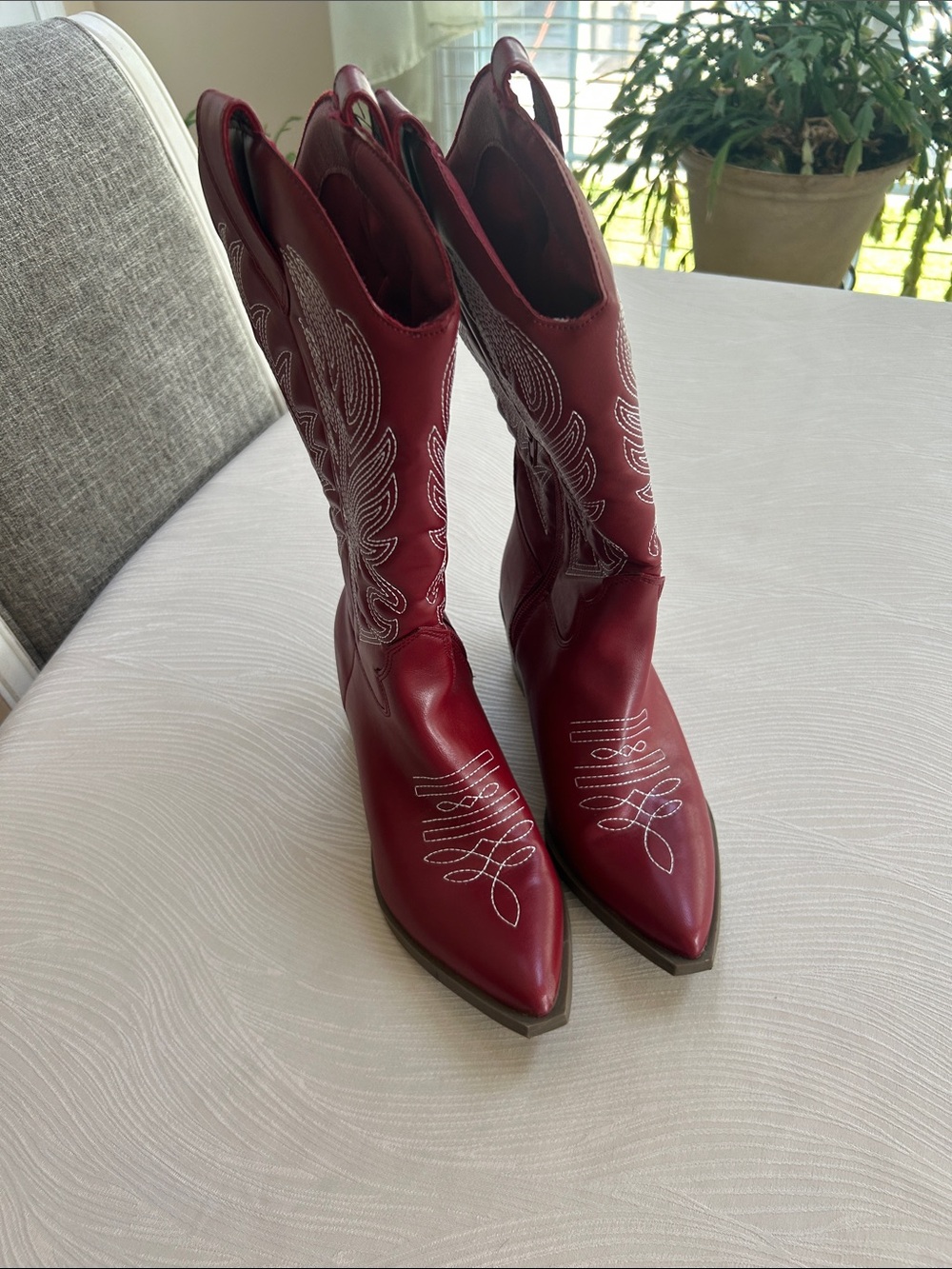 Women's Burgundy Pointed-Toe Western Heeled Boots